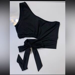 Asymmetric Off-the-shoulder Top